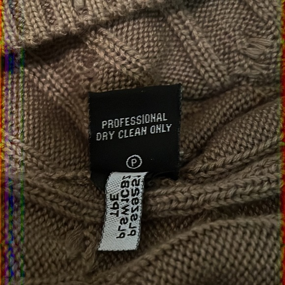 Ellen Tracy cable knit sweater dress. - Picture 8 of 10